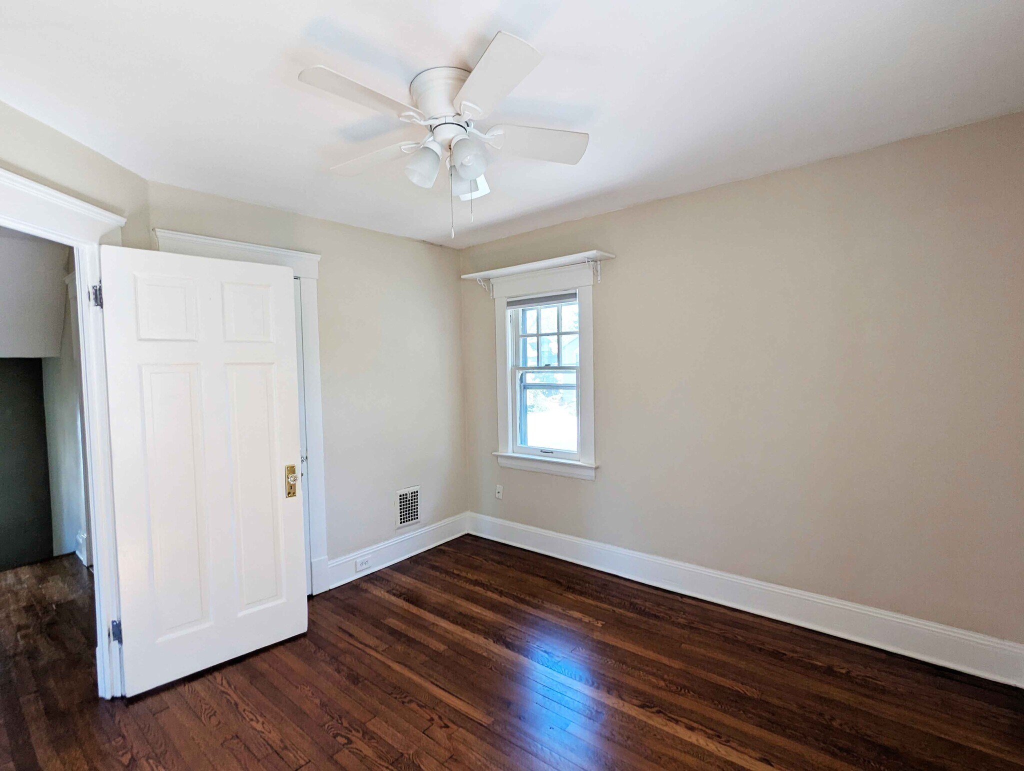 Bedroom 4 of 4 - 1497 Lauderdale Ave