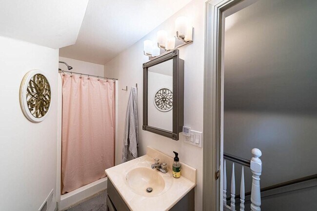 Building Photo - 615 Cottage Grove Ave