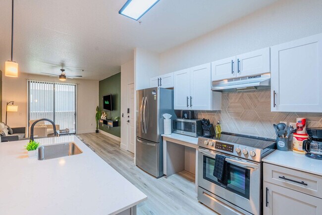 Building Photo - 6610 N 93rd Ave