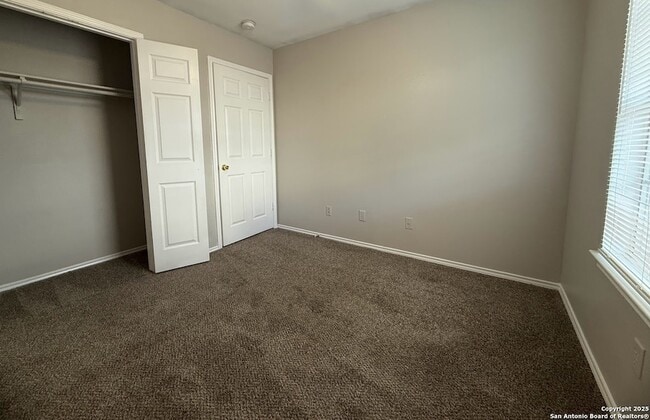 Building Photo - 5602 Golf Mist