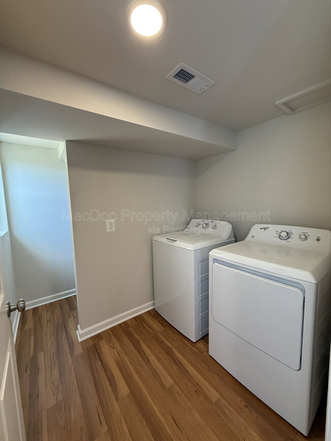 Building Photo - 13428 Ladysmith Rd