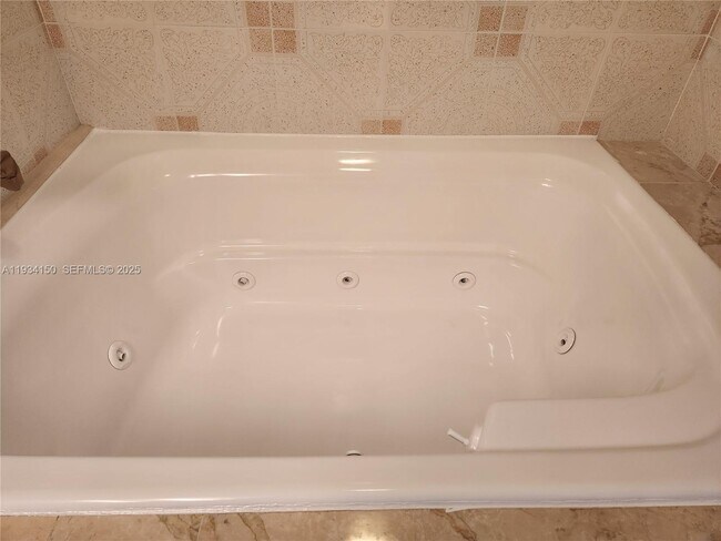 Building Photo - 230 174th St