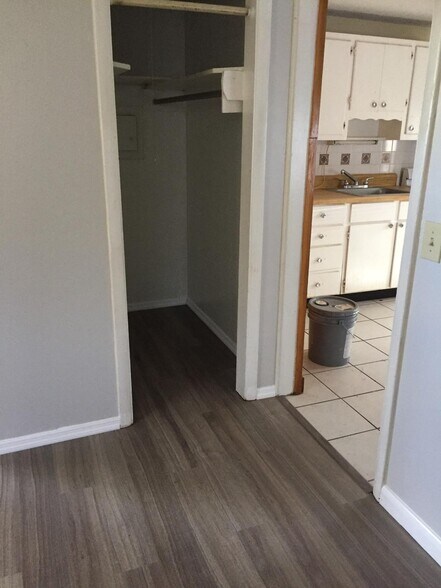 Building Photo - 685 HWY 441 SE