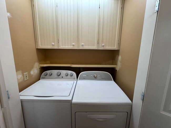 Building Photo - 1709 Oak Hill Dr S