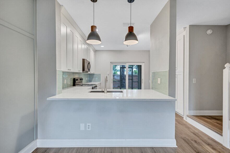 Building Photo - 12450 Berkeley Square Dr