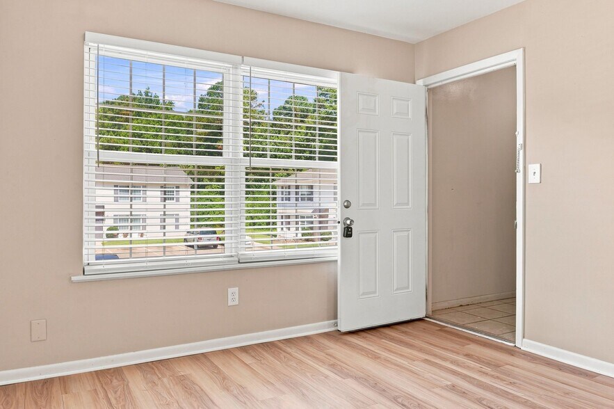 Building Photo - 200 Kilby Shores Dr