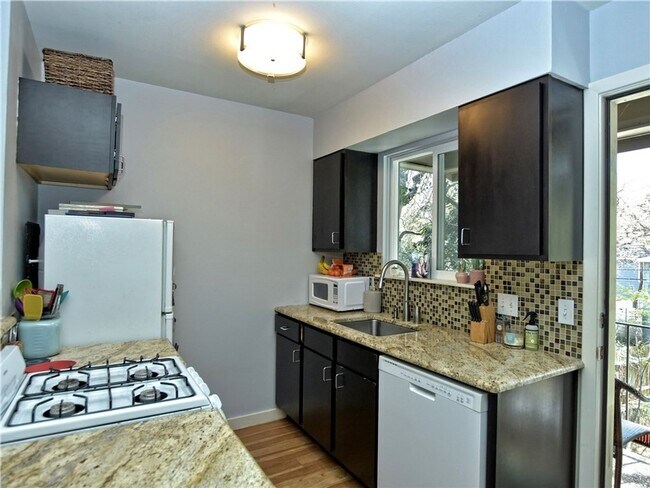 Building Photo - 1513 Travis Heights Blvd