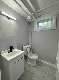 Building Photo - 3 Bedroom 2 bathroom