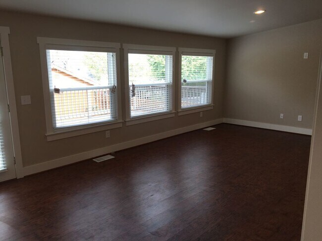 Building Photo - Fantastic East Nashville home close to Shelby Park