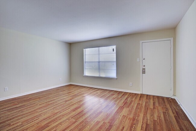 Building Photo - 1624 Marshall St