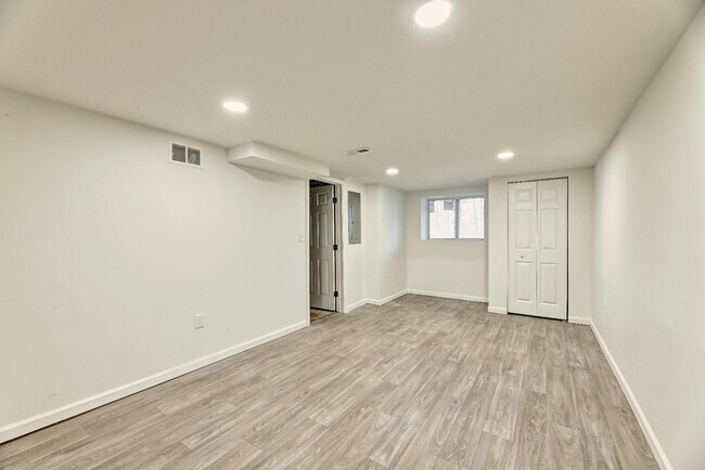 Building Photo - 4843 McPherson Dr NE