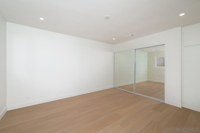 Building Photo - 12319 Hill Country Dr