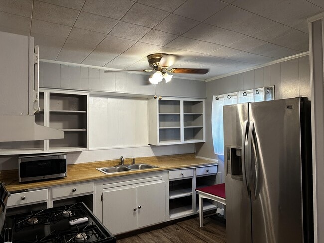 Building Photo - 906 Kingston Rd