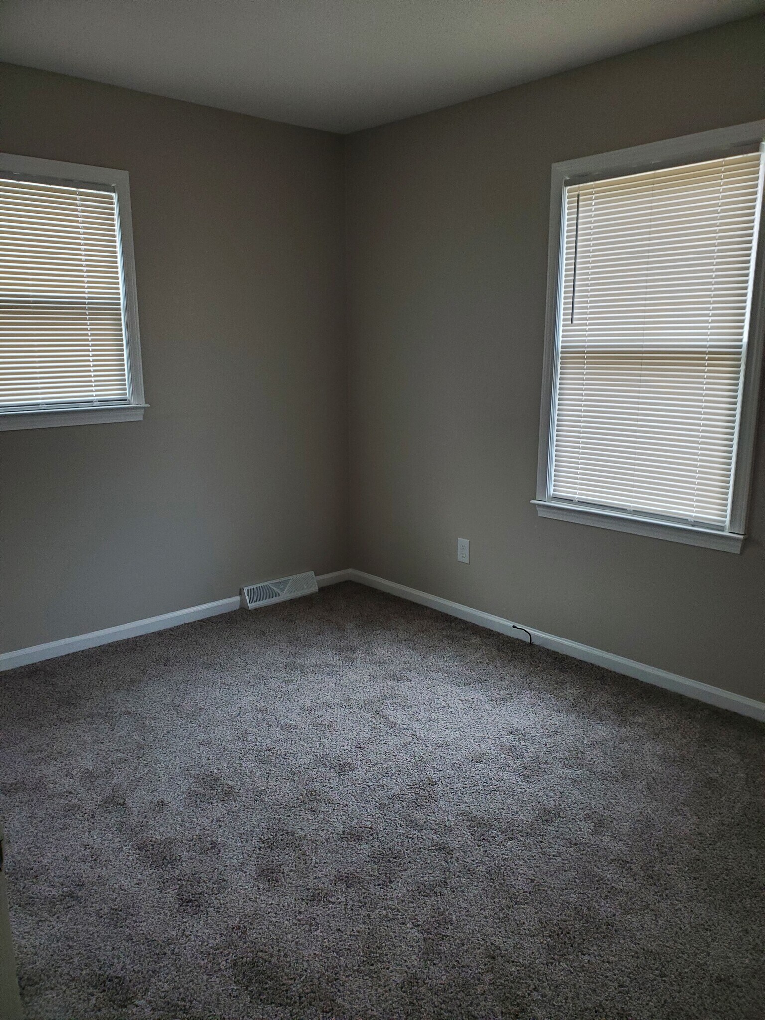 Building Photo - 801 Applewood St