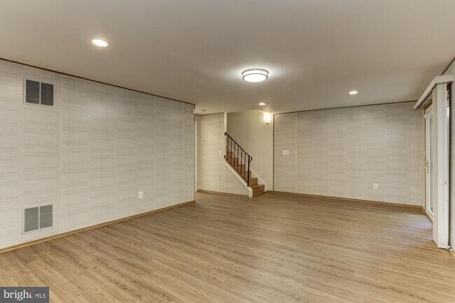Building Photo - 7133 Swansong Wy