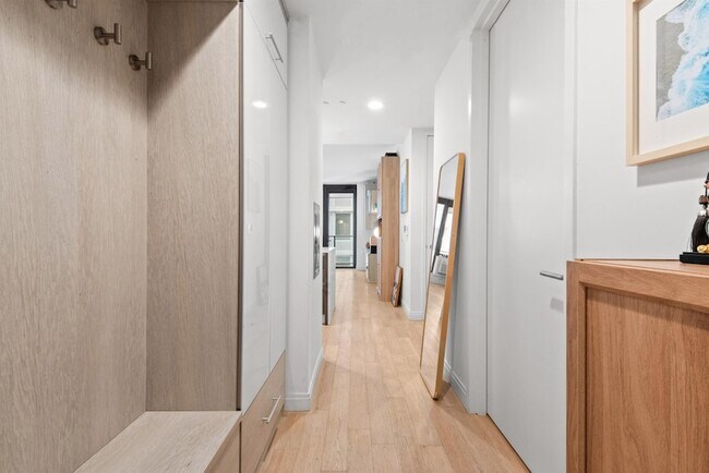 Building Photo - 160 1st St