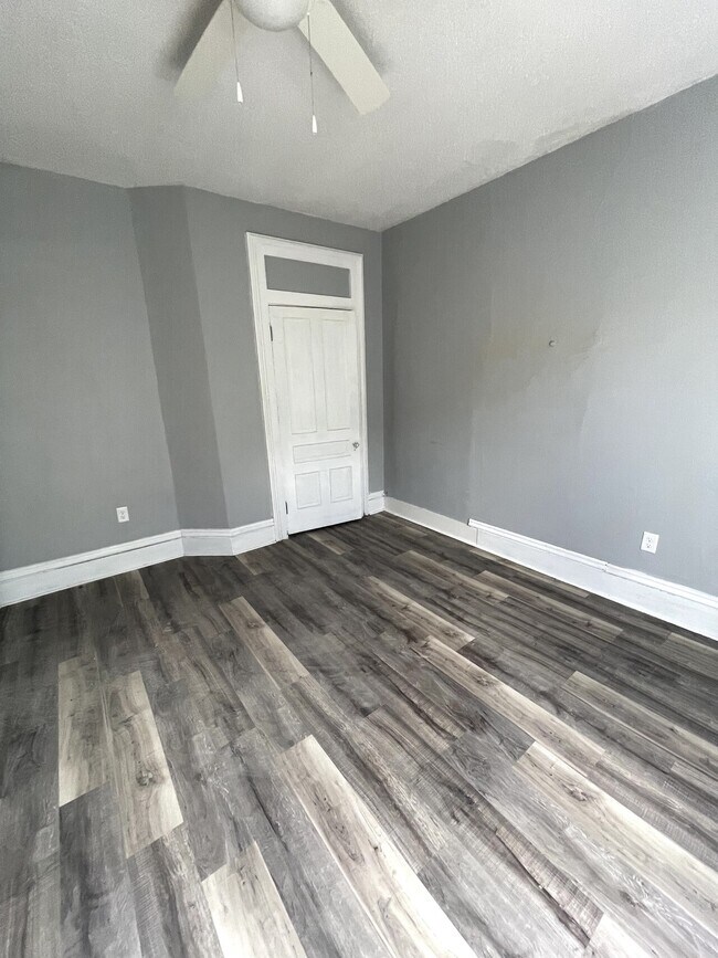 Building Photo - 419 W Howard