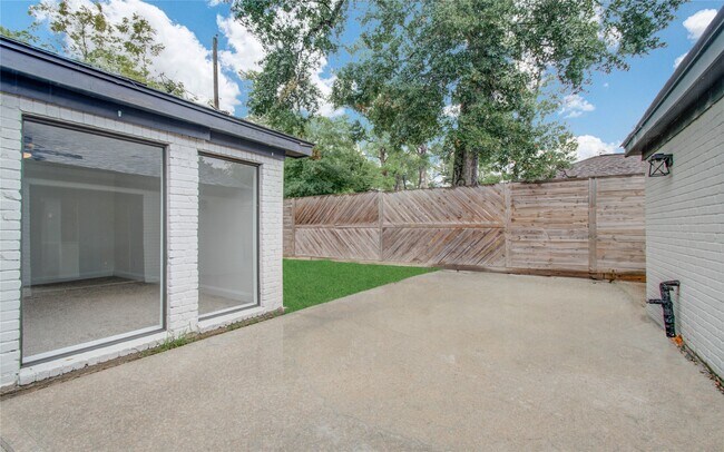 Building Photo - 10300 Mayfield Rd