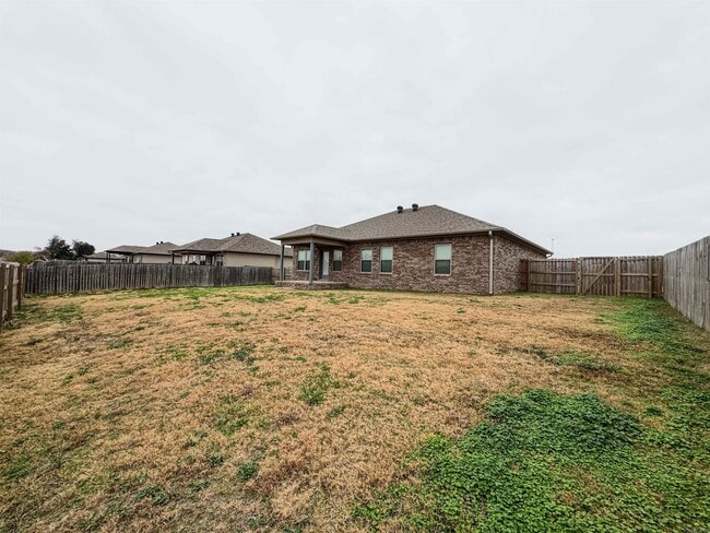 Building Photo - 51 10 Point Ln