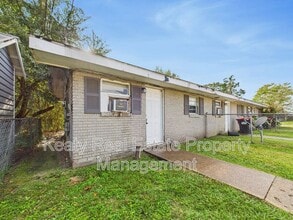 Building Photo - 704 13th St
