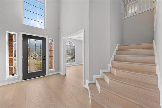 Building Photo - 325 Crooked Creek