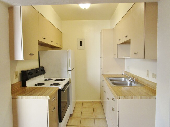 Building Photo - Cute One Bedroom with Tons of Closet Space