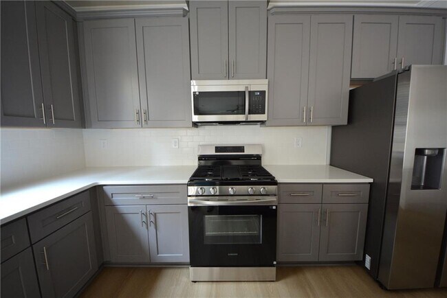 Building Photo - 547 Hellen Vly Dr