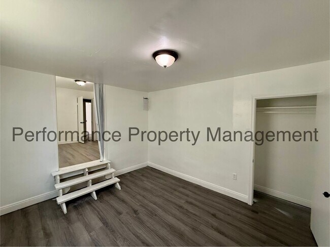 Building Photo - 3703 Eucalyptus Dr