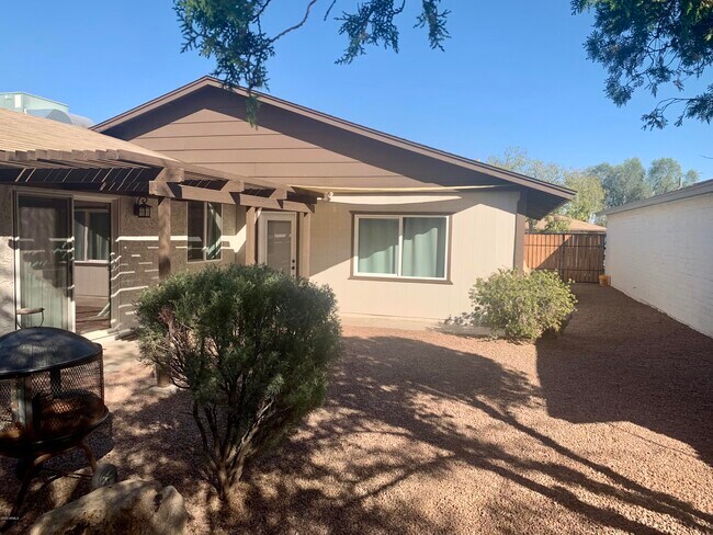 Building Photo - 812 N 86th Pl
