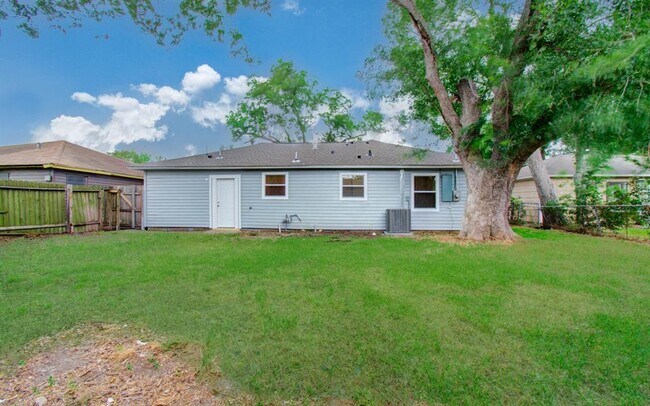 Building Photo - 6510 Cherrydale Dr