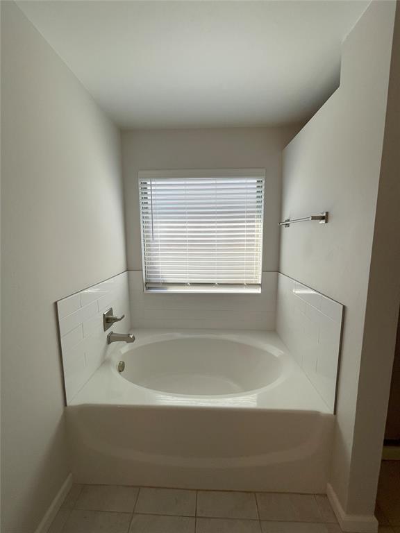 Building Photo - 413 Irish Ln