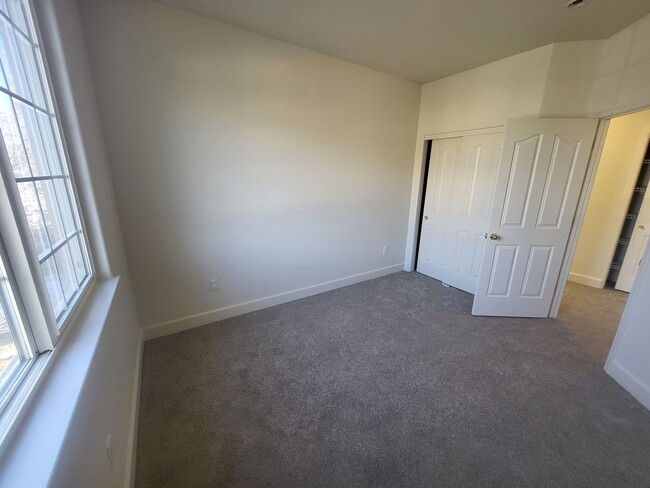 Building Photo - 2495 Table Rock Dr