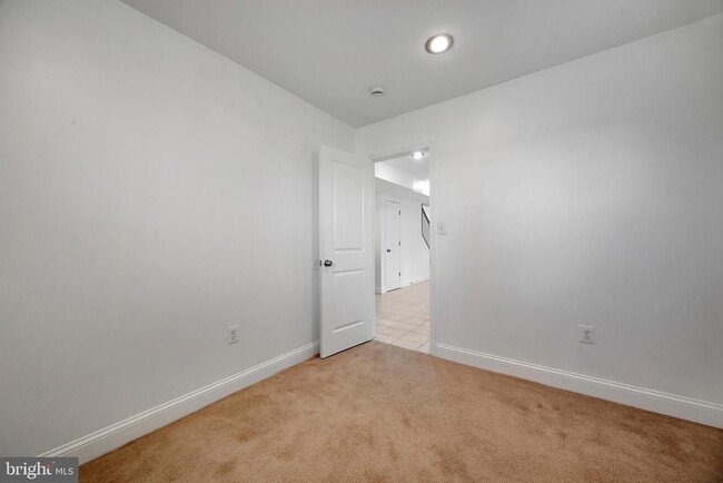 Building Photo - 458 Oakwood St SE