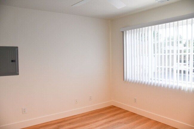 Building Photo - Parker (316)