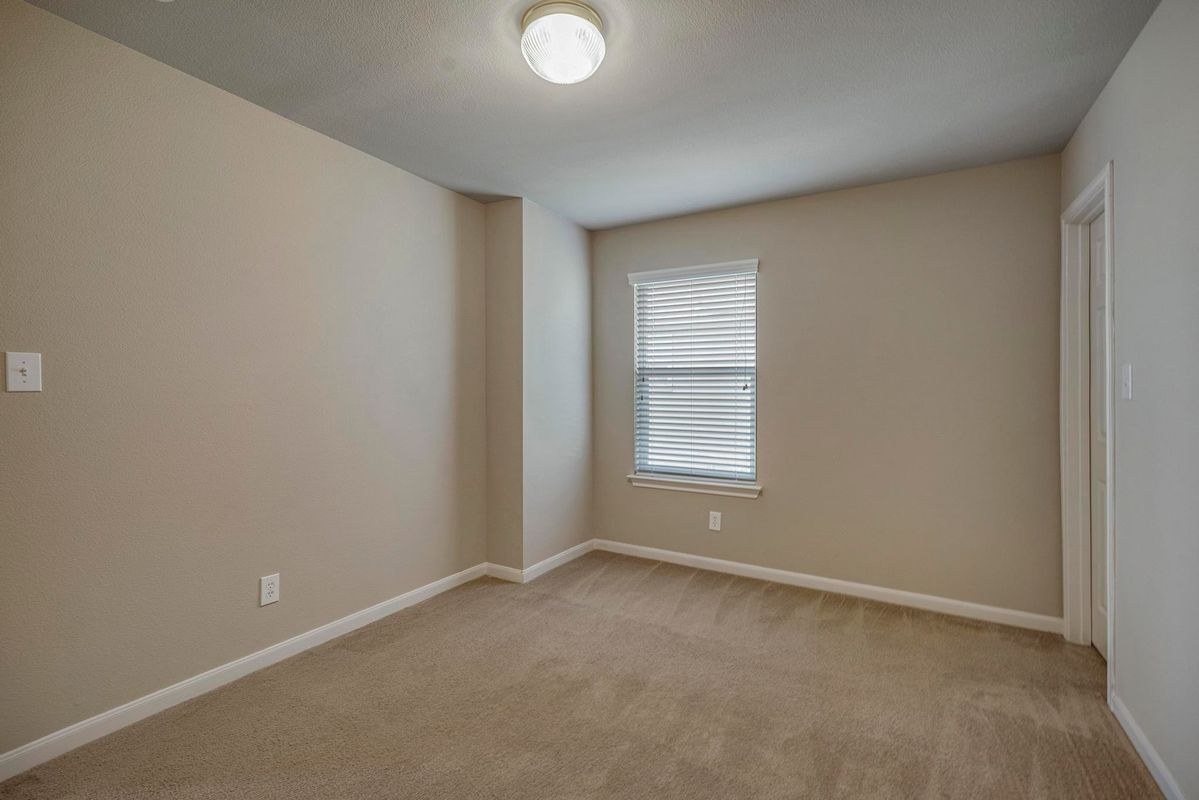 Building Photo - 606 Buckle Ct