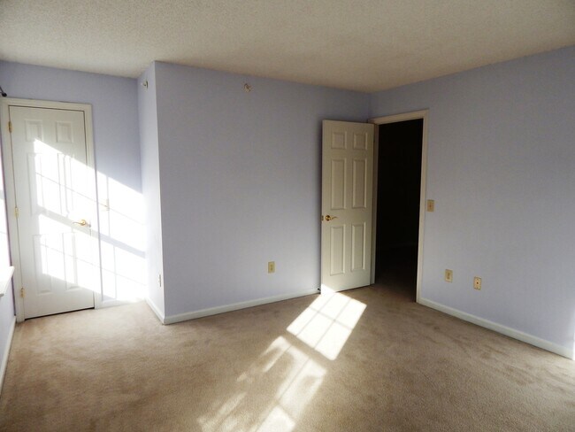 Building Photo - 629 Danbury Rd