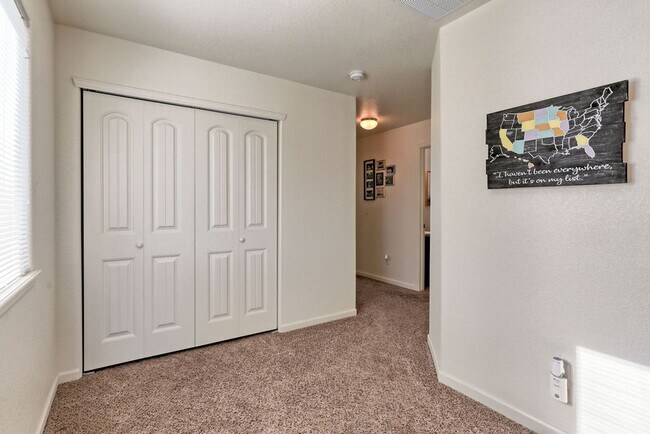 Building Photo - 3 Bedroom 2 1/2 Bath Townhome in Wellington