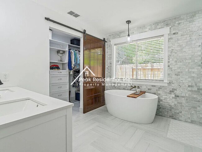 Building Photo - Updated 4bd/2ba Folsom Home with 3 Car Gar...