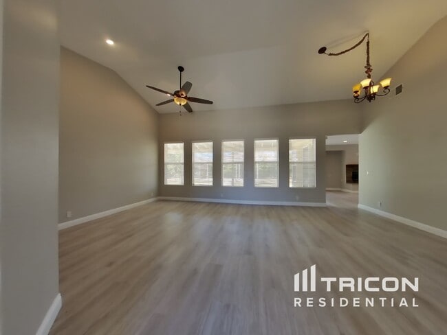 Building Photo - 43317 Sawgrass Ln