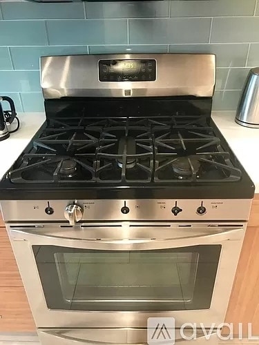 Building Photo - 827 Villa Ave