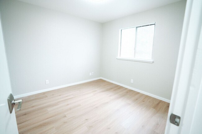 Building Photo - 1440 Myrtle Avenue