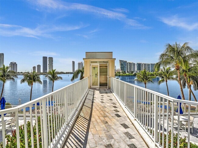 Building Photo - 3370 Hidden Bay Dr
