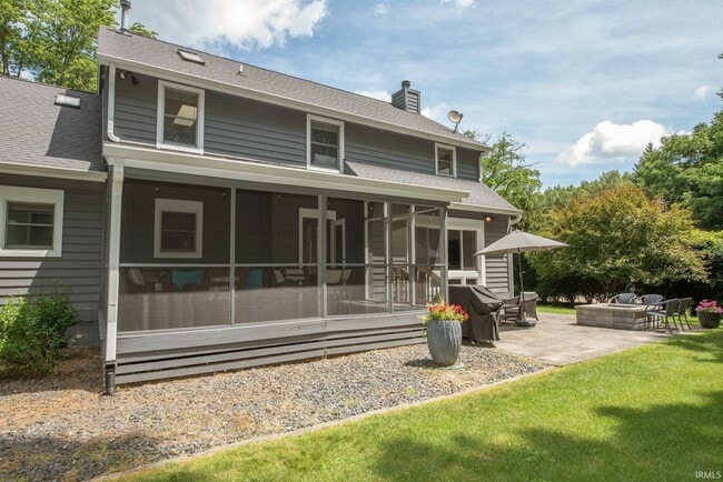 Building Photo - 3801 W Capilano Dr