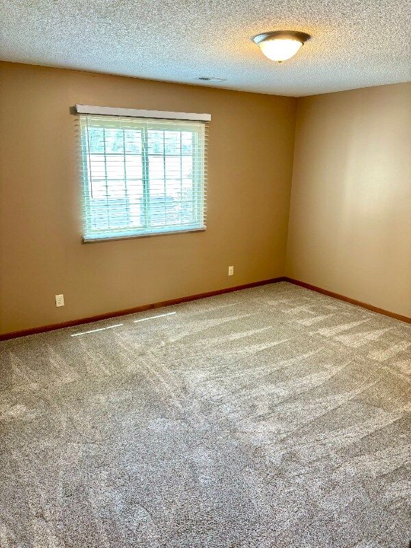 Building Photo - 5120 Emerald Dr