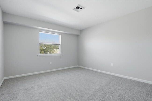 Building Photo - 2BR/2BA Condo in Chesterview | Open Layout, Deck & Community Pool