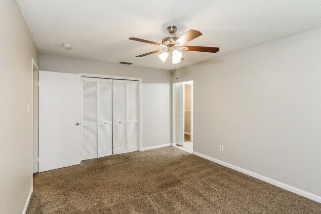 Building Photo - 1710 Spinning Wheel Dr