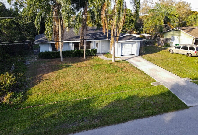 Building Photo - 1181 SW Sarto Ln