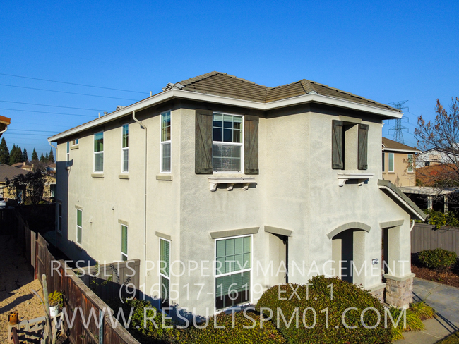 Building Photo - Beautiful Home in Gated Community - Pet Fr...