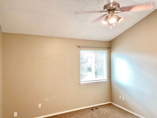 Building Photo - FANTASTIC 4 BEDROOM IN FAIRFAX