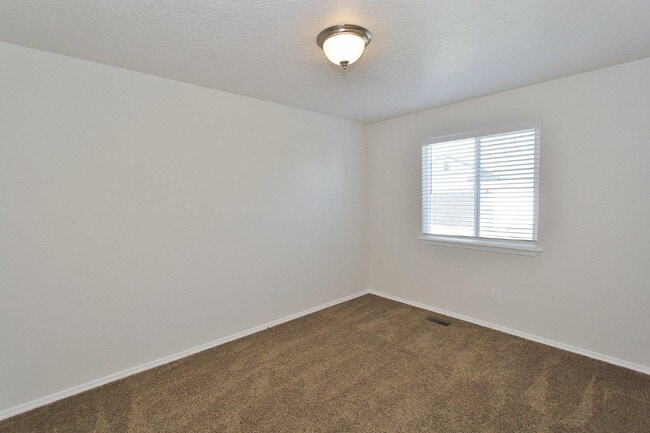 Building Photo - 725 E Wakely St